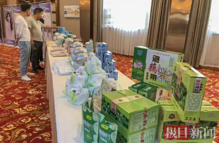 湖北“非织造布产业第一市”借助电商平台扬帆出海
第2张
湖北“非织造布产业第一市”借助电商平台扬帆出海
第2张